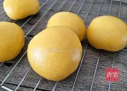 Illustration of how to make corn white flour steamed buns 12