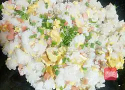 Illustration of how to make egg fried rice 7