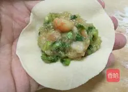 Illustration of how to make three fresh dumplings 8