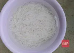Illustration of how to make handmade rice noodles 2