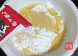 Illustration of how to make walnut and red date cakes 6