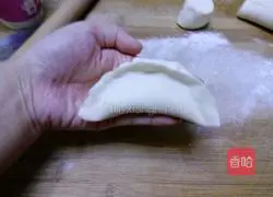 Illustration of how to make white radish, meat and vegetable dumplings 15