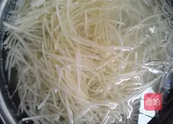 Illustration of how to make potato rice pancakes 1