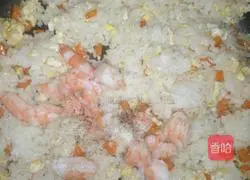 Illustration of how to make shrimp and egg fried rice 7