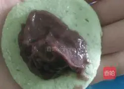 Illustration of how to make glutinous rice balls with spinach juice and bean paste 2