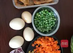 Illustration of how to make duck esophageal fried rice 1