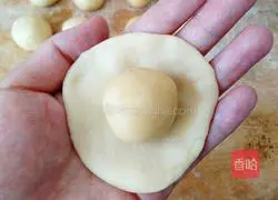 Illustration of how to make bean paste cake with electric pancake 4