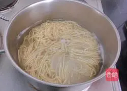 Illustration of how to make chicken legs and mixed vegetable noodles 4