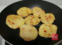 Illustration of how to make bean dregs pancakes 9