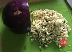 Illustration of how to make pork and eggplant buns 6