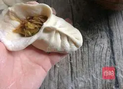 Illustration of how to make vegetarian steamed buns 16