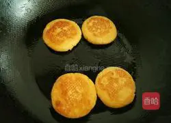 Illustration of how to make sweet potato pancakes 8