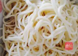 Illustration of how to make noodles with scallion oil (spicy) 5