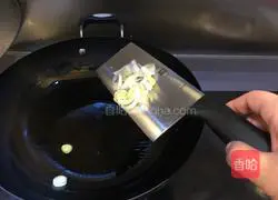 Illustration of how to make cheese fried rice for one person 6