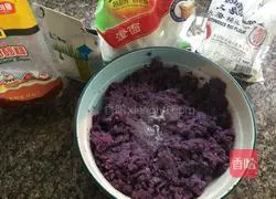 Illustration of how to make purple sweet potato cake with sesame and red bean filling 4