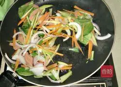 Illustration of how to make colorful fried noodles 4