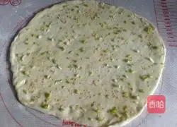 Illustration of how to make crispy green onion cake 5