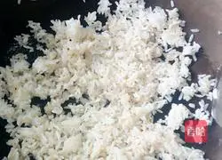 Illustration of how to make sausage fried rice 5