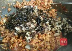 Illustration of how to make dried pork noodles 8