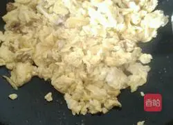 Illustration of how to make three fresh stuffed dumplings 2