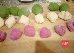 Illustration of how to make plum blossom steamed buns 8