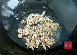 Illustration of how to make fried noodles with shredded pork and cabbage 3