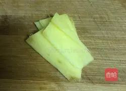 Illustration of how to make shredded pork noodles 1