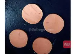 Illustration of how to make egg, ham and meat floss sandwich 5