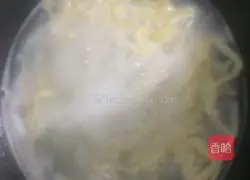 Egg and Chili Fried Noodles (Homemade Knife-cut Noodles^) Practice illustration 11