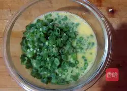 Illustration of how to make bean omelette 4