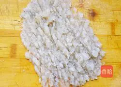 Illustration of how to make three fresh shrimp wontons 6