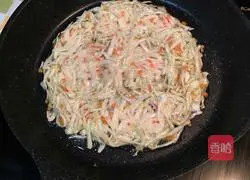 Illustration of how to make cabbage egg pancake 6