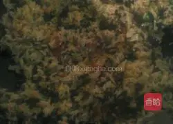 Illustration of how to make fried rice with fungus and sausage 5