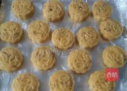 Illustration of how to make walnut shortbread 9