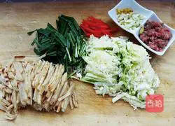 Illustration of how to make four fresh fried pancakes at home 1