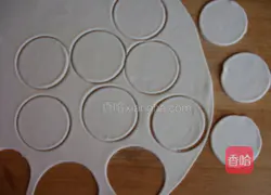 Illustration of how to make special selection of dumpling skins with juice 4