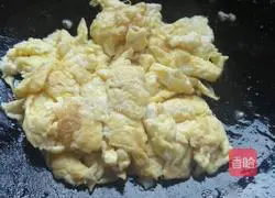 Illustration of how to make fried egg pancakes 3