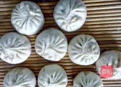 Illustration of how to make shepherd's purse steamed buns 5