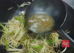 Illustration of how to make fried egg noodles 12