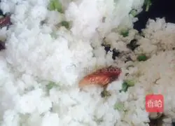 Illustration of how to make sausage and pea fried rice 6