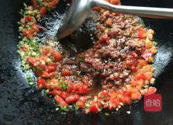 Illustration of how to make minced pork noodles 11