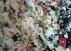 Illustration of how to make cucumber, ham and egg fried rice 7