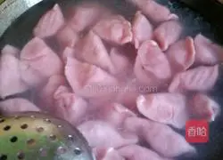 Illustration of how to make dragon fruit skin dumplings 3