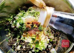 Illustration of how to make purslane meat buns stuffing 6