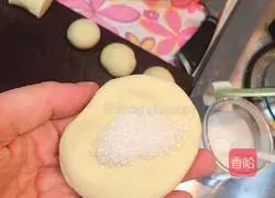 Illustration of how to make sugar-centered sesame cake 5