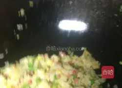 Illustration of how to make colorful fried rice 8