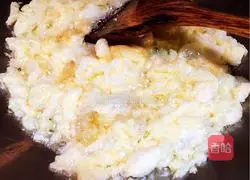 Fried rice with bean sprouts and bean paste Illustration of how to do it 3