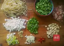 Illustration of how to make noodles with mushrooms, beans and diced pork 2