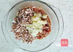 Illustration of how to make long bean, fragrant pork dumplings 4