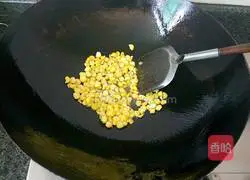 Illustration of how to make corn and ham fried rice 4